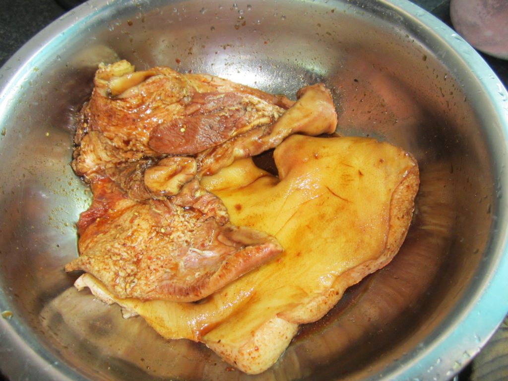 熏猪脸皮肉步骤5