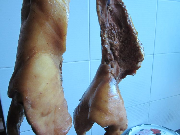 熏猪脸皮肉步骤6