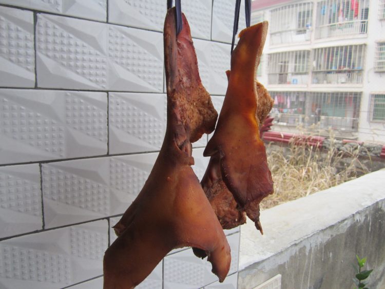 熏猪脸皮肉步骤7