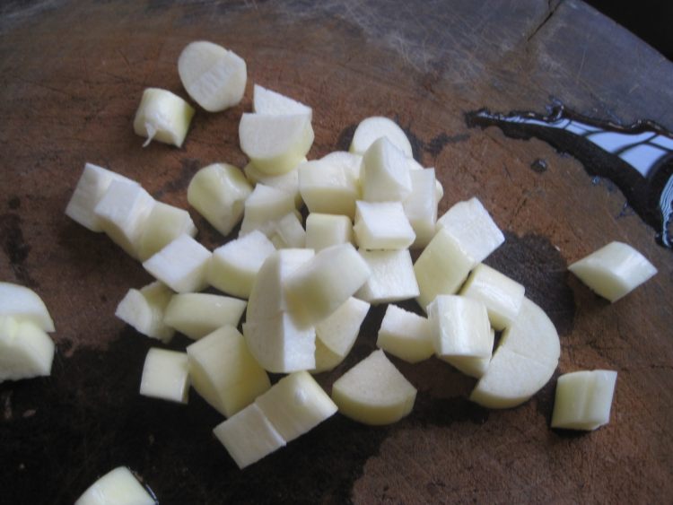 腊肉香菇炒毛豆仁步骤3