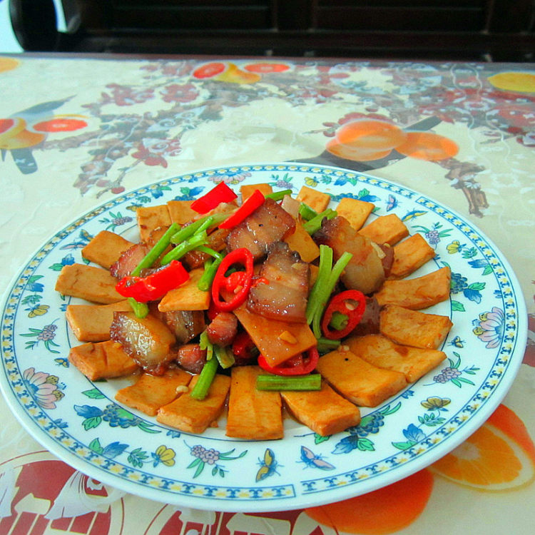 豆腐片炒腊肉步骤13