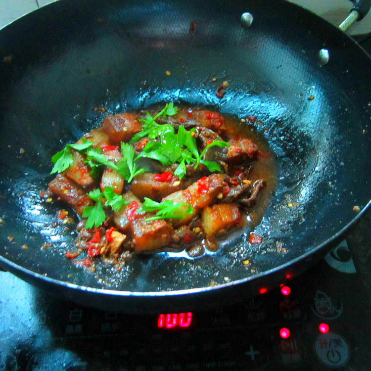 豆瓣酱烧腊肉步骤7