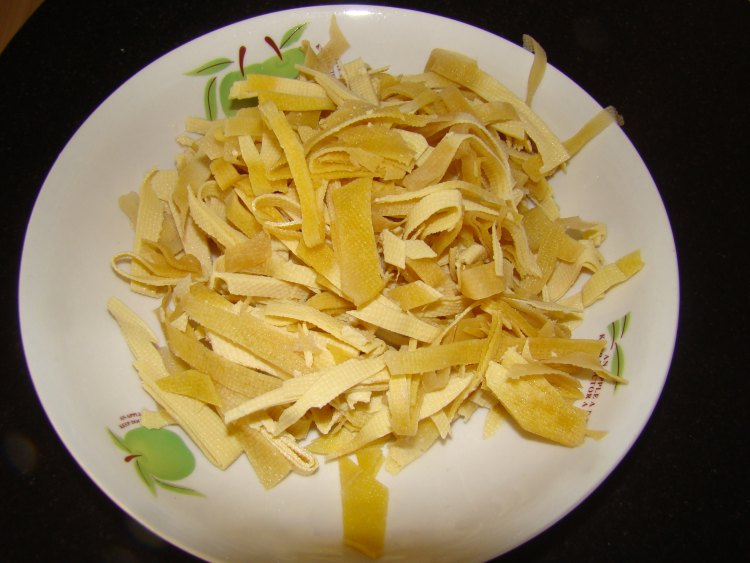 腊肉干豆腐黄瓜卷心菜步骤2