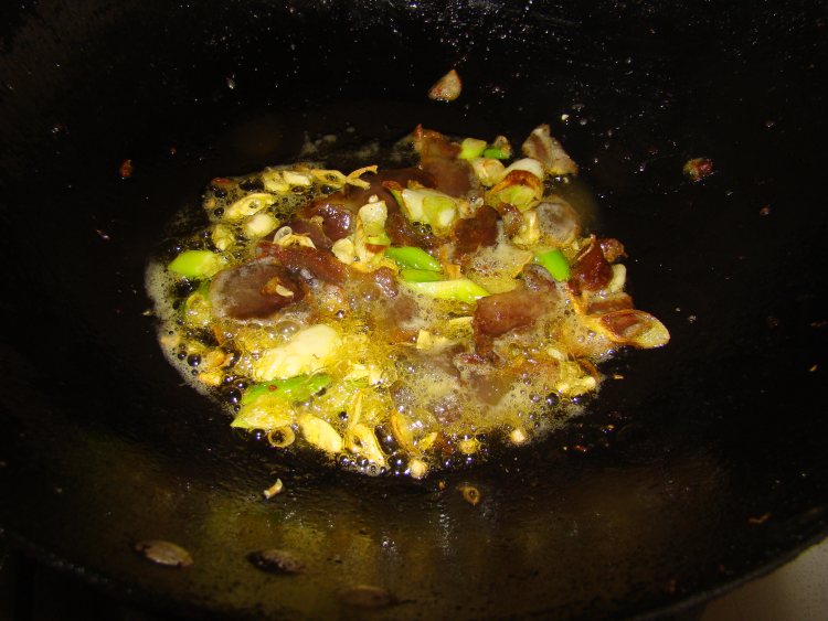 腊肉干豆腐黄瓜卷心菜步骤7