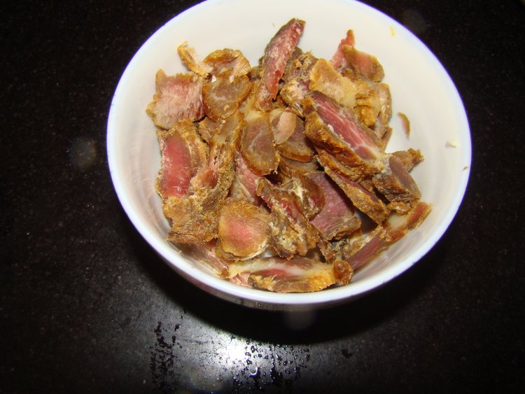腊肉干豆腐黄瓜卷心菜步骤4