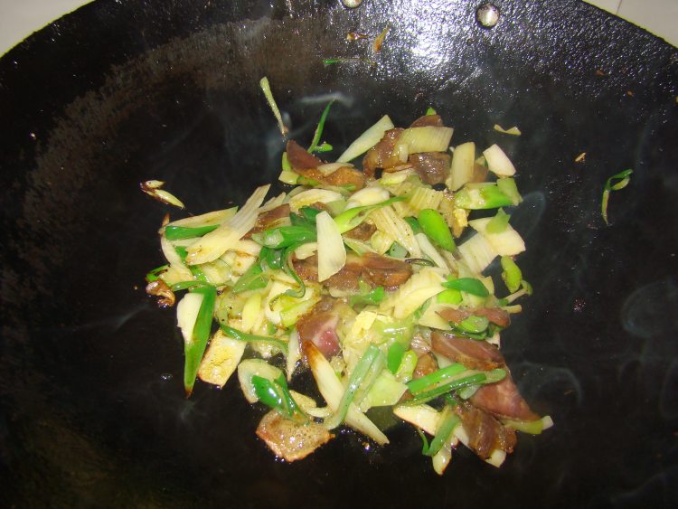 腊肉爆炒鸡蛋步骤8