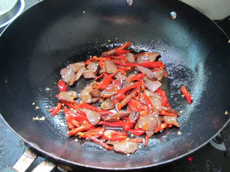 辣炒瘦腊肉步骤7
