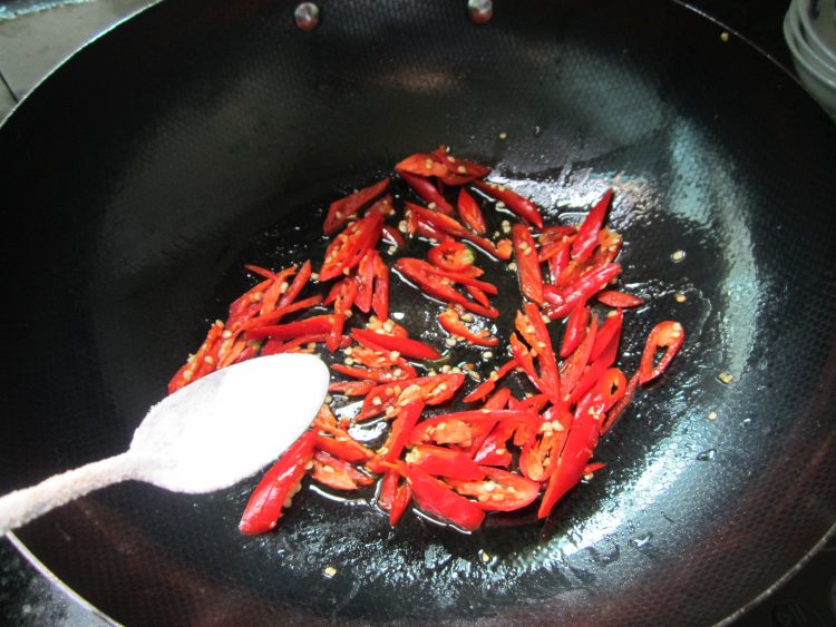 辣炒瘦腊肉步骤5
