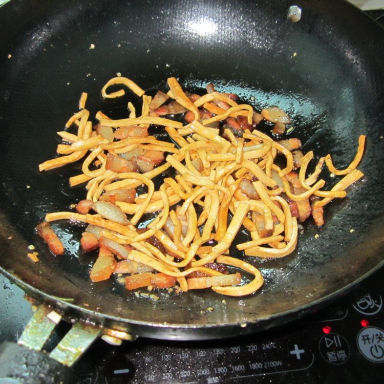 腊肉豆腐丝步骤7