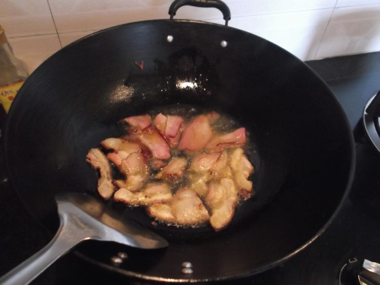 豆豉炒腊肉步骤5