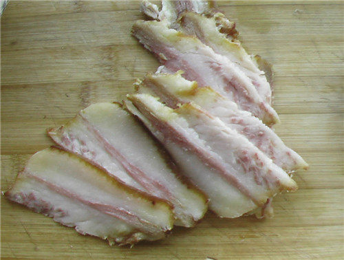 腊肉韭菜卷步骤2