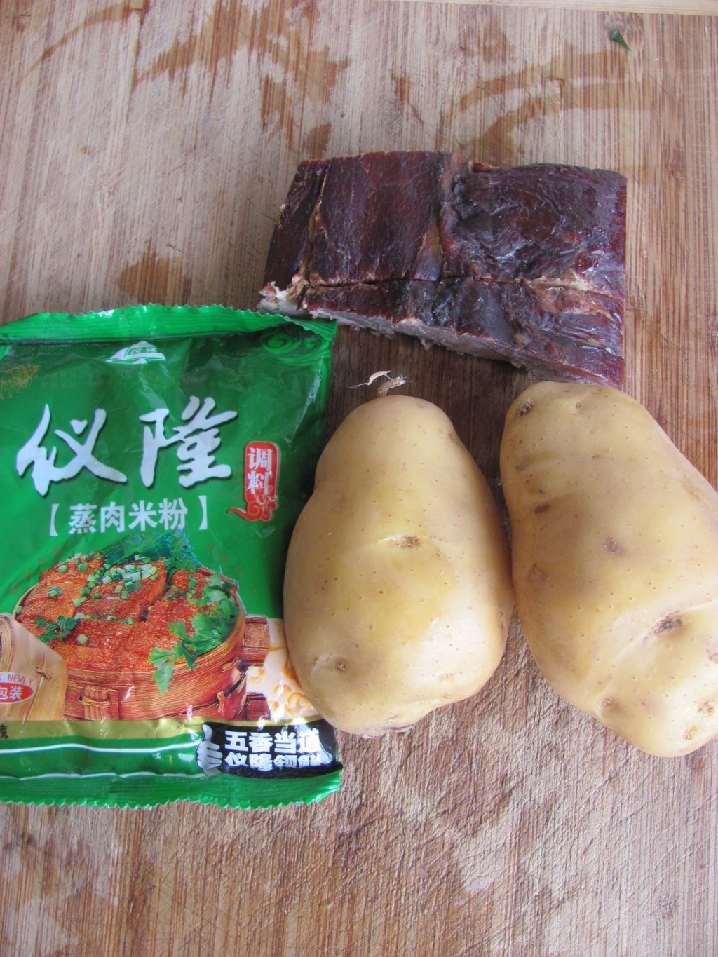 腊肉粉蒸土豆步骤1
