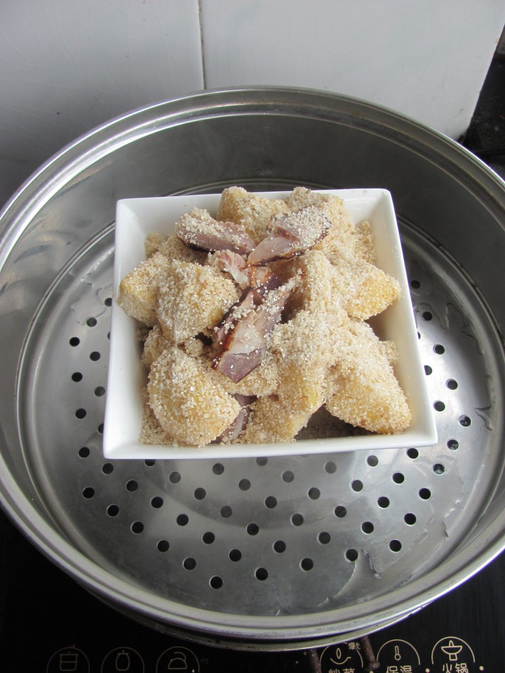 腊肉粉蒸土豆步骤8