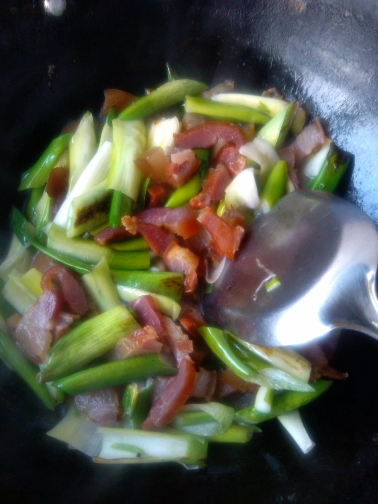 大葱炒腊肉步骤9