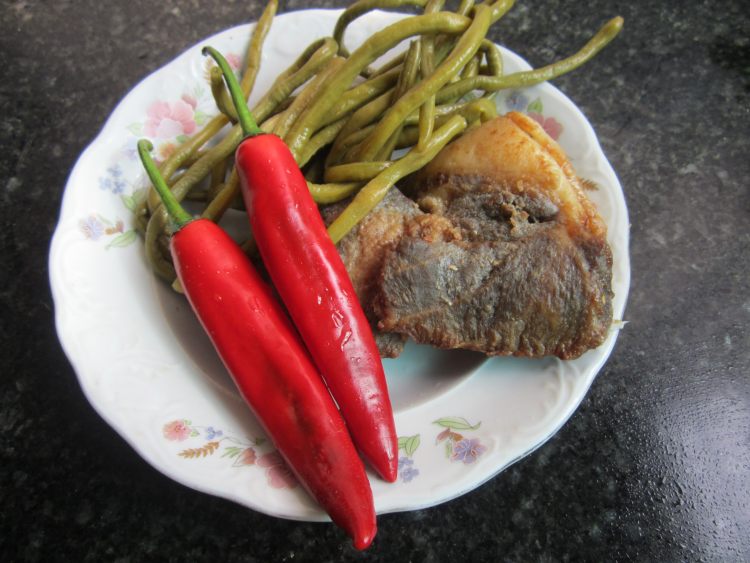 酸辣腊肉步骤1