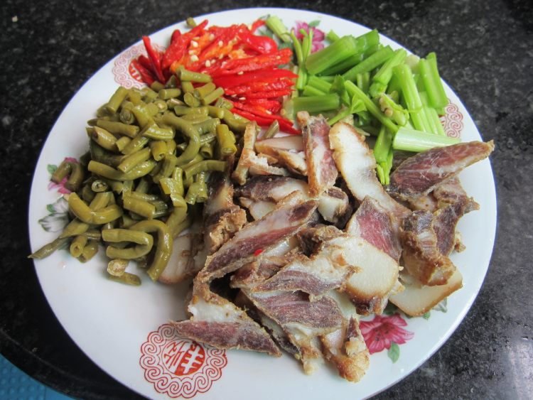 酸辣腊肉步骤2