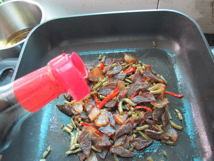 酸辣腊肉步骤7