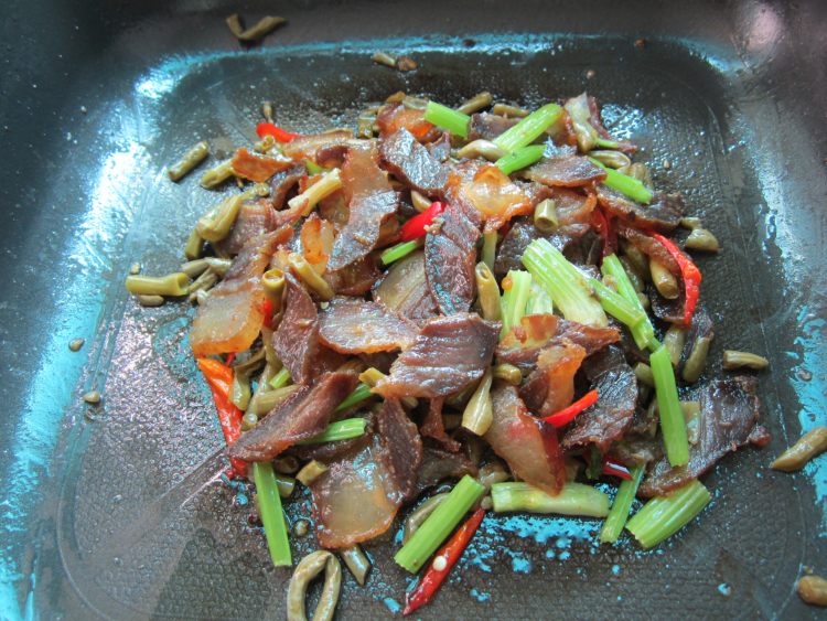 酸辣腊肉步骤8