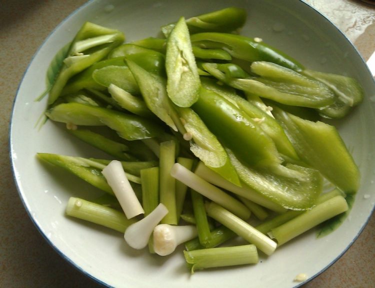 青椒小炒腊肉步骤3