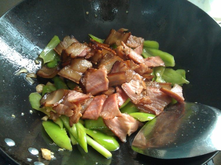 青椒小炒腊肉步骤7