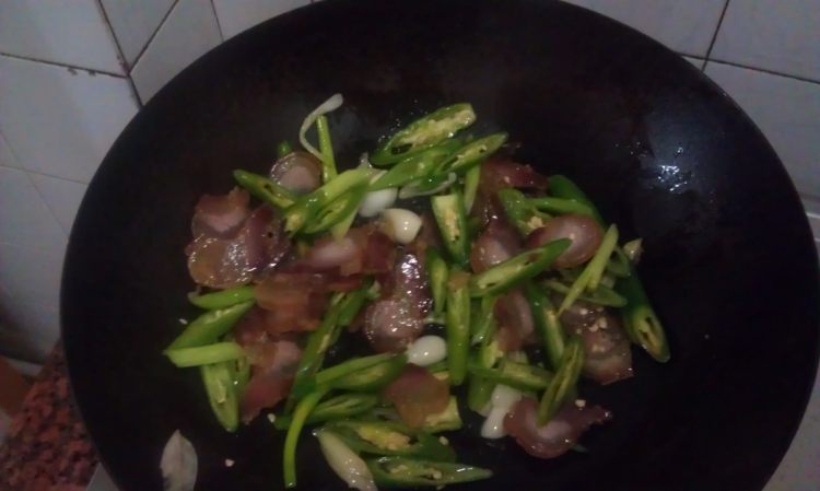 椰菜花炒腊肉步骤8