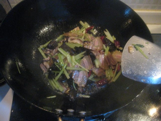 芹菜腊肉步骤12