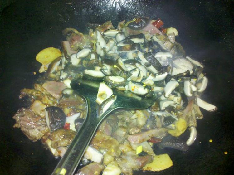 香菇腊肉步骤5
