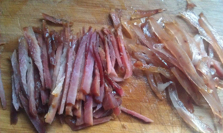 腊肉条炒土豆丝步骤3
