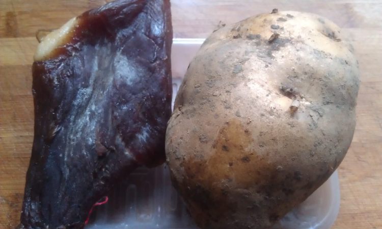 腊肉条炒土豆丝步骤1