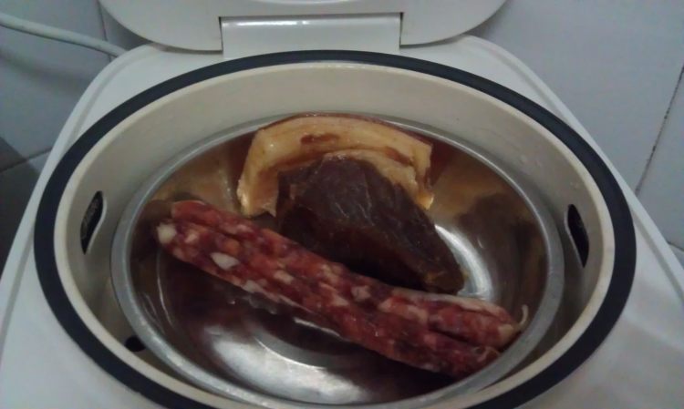 洋葱豆豉炒腊味步骤2