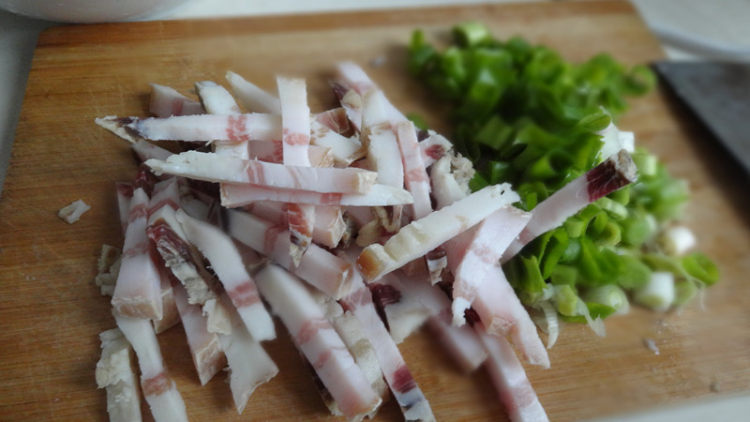腊肉莲藕土豆丝步骤2