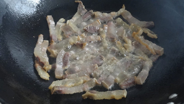 腊肉莲藕土豆丝步骤4