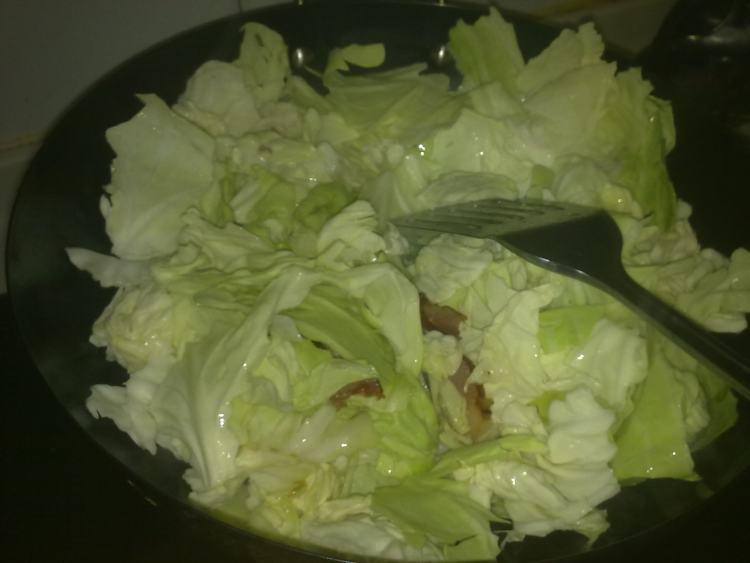腊肉炒圆白菜步骤6