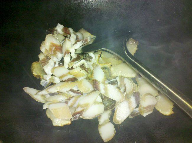 腊肉木耳步骤3