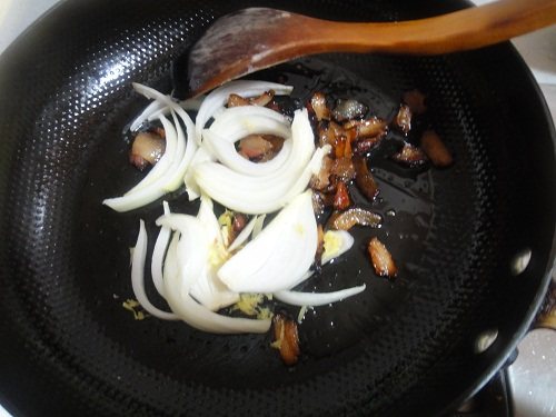 腊肉烩酸菜步骤6
