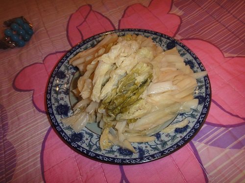 腊肉烩酸菜步骤1