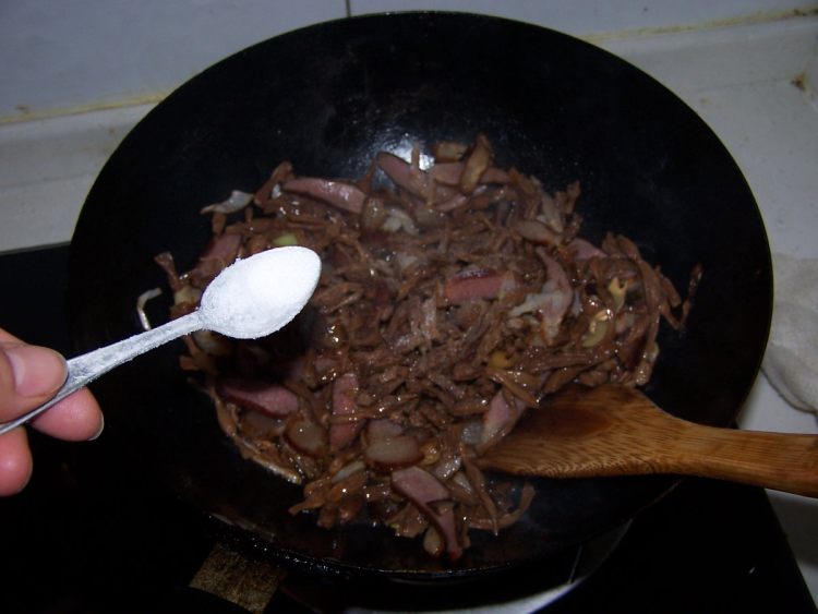 腊肉炒干豇豆步骤9