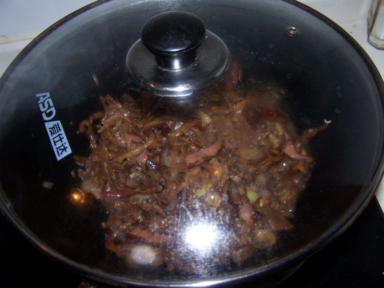 腊肉炒干豇豆步骤11
