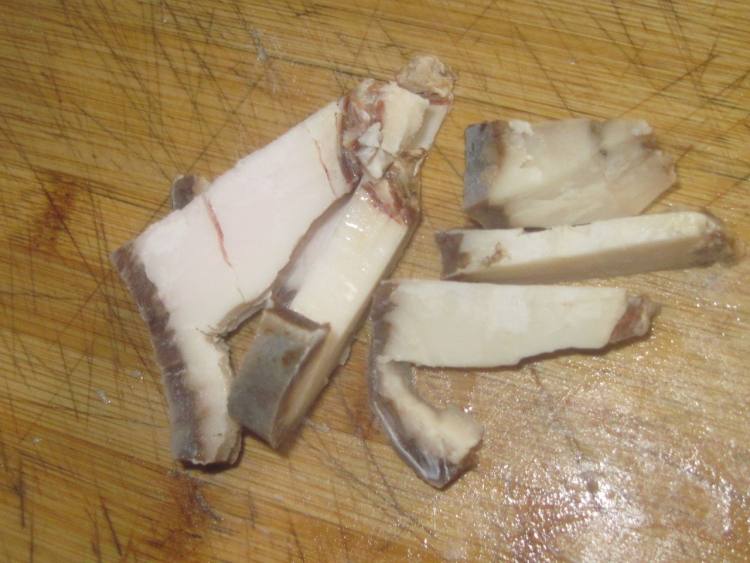 腊肉芋艿步骤1
