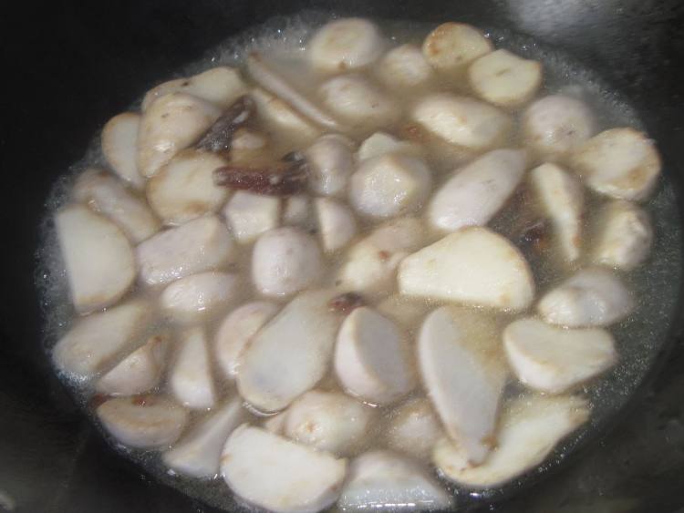腊肉芋艿步骤6