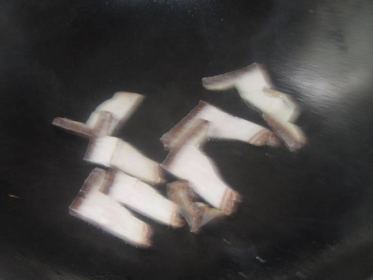 腊肉芋艿步骤3