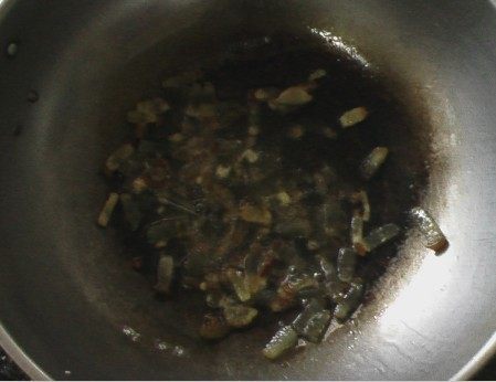 青椒腊肉丝面条步骤5