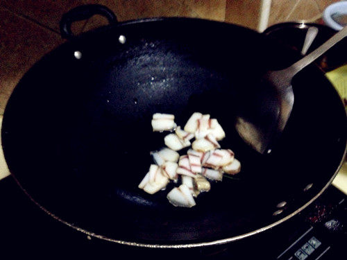 腊肉炒菜苔步骤4