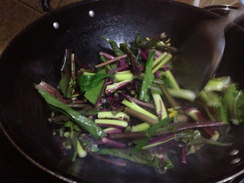 腊肉炒菜苔步骤6