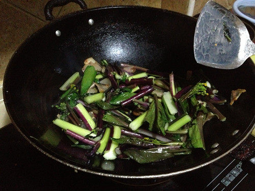 腊肉炒菜苔步骤7
