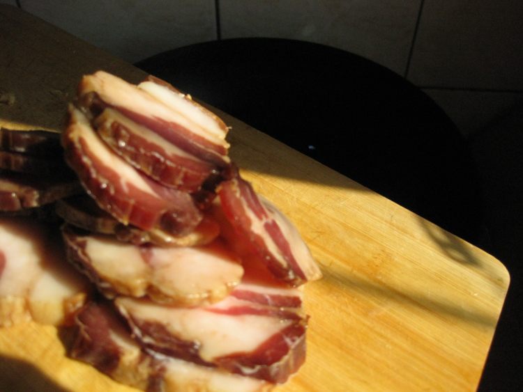 腊肉焖干豇豆步骤5
