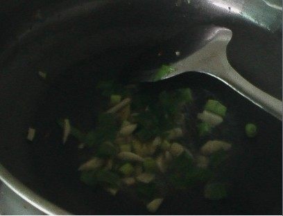 丝瓜炒腊肉步骤5