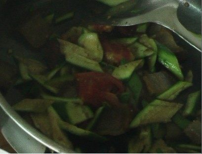 丝瓜炒腊肉步骤8
