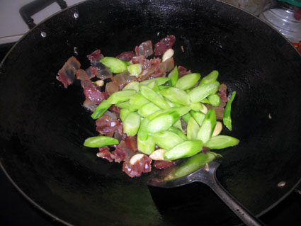 芥蓝炒腊味步骤8