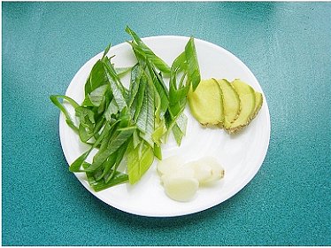 熏腊肉炒杏鲍菇步骤4